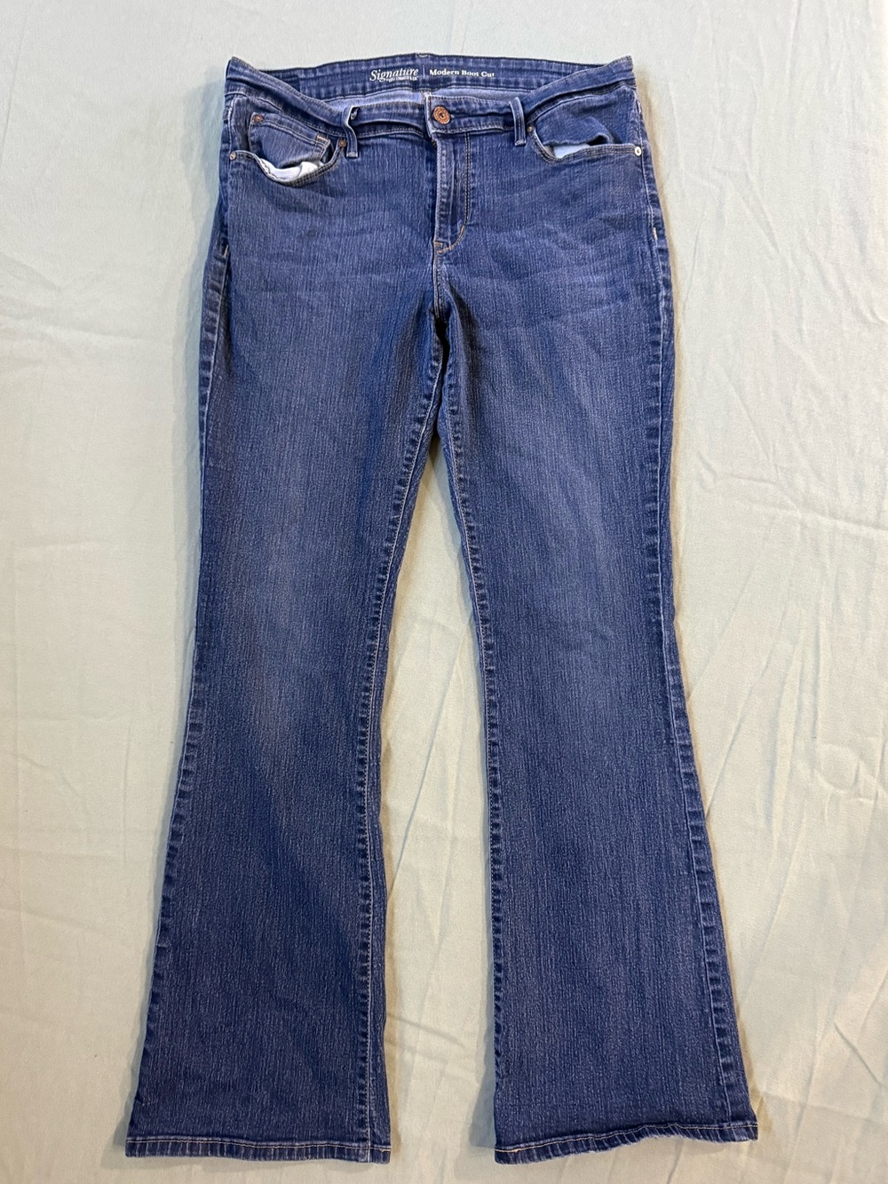 Women's Y2K Levi Signature Boot Cut Blue Jeans 32